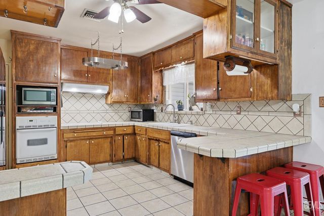 923 Devore Avenue, Bakersfield, CA 93308