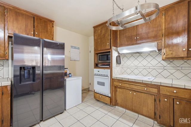 923 Devore Avenue, Bakersfield, CA 93308