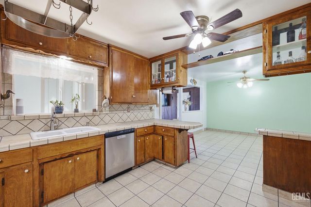 923 Devore Avenue, Bakersfield, CA 93308