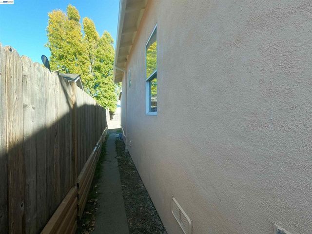528 S 29th Street, Richmond, CA 94804