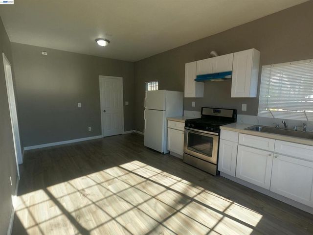528 S 29th Street, Richmond, CA 94804