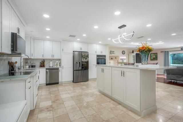 10629 Meadow Glen Way E, Escondido, CA 92026