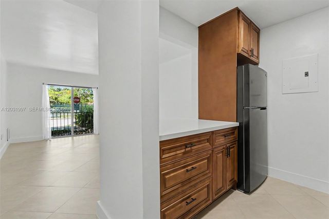 445 SW 11th St 102, Miami, FL 33130