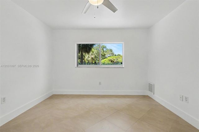 445 SW 11th St 102, Miami, FL 33130