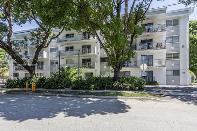 445 SW 11th St 102, Miami, FL 33130