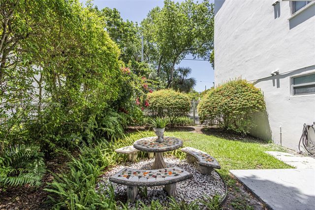 445 SW 11th St 102, Miami, FL 33130