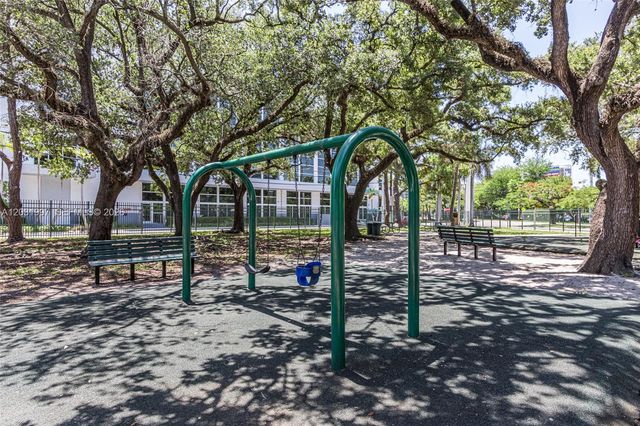 445 SW 11th St 102, Miami, FL 33130
