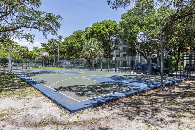 445 SW 11th St 102, Miami, FL 33130
