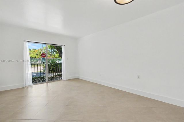 445 SW 11th St 102, Miami, FL 33130