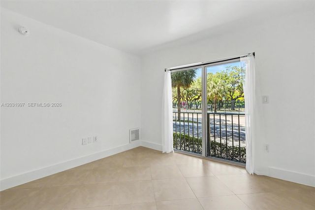445 SW 11th St 102, Miami, FL 33130