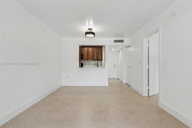 445 SW 11th St 102, Miami, FL 33130