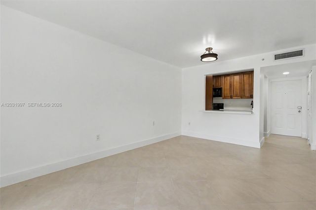 445 SW 11th St 102, Miami, FL 33130
