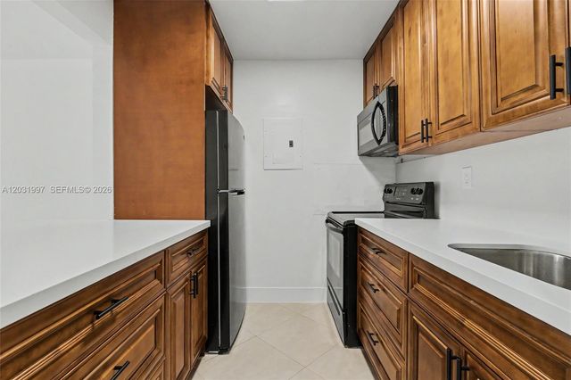 445 SW 11th St 102, Miami, FL 33130