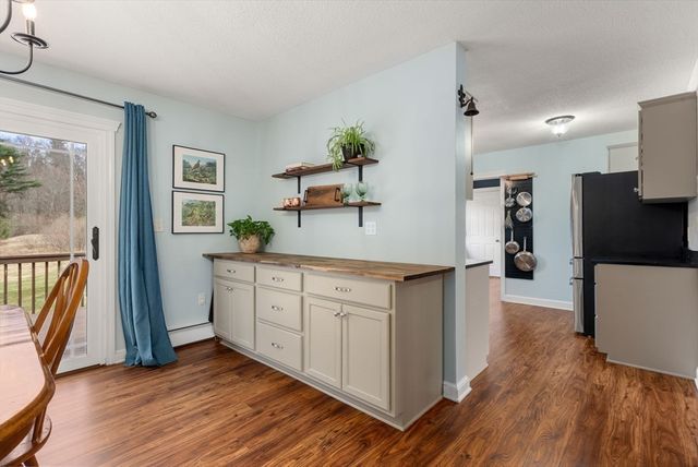 55 Brookfield Rd, Brimfield, MA 01010