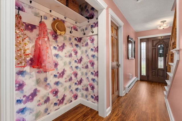 55 Brookfield Rd, Brimfield, MA 01010