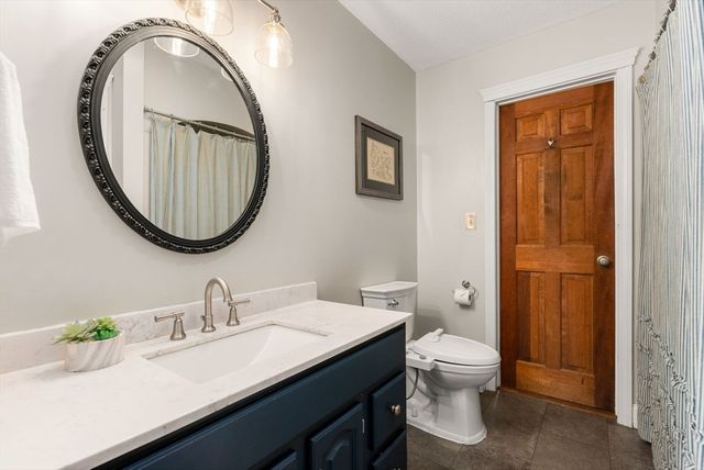 55 Brookfield Rd, Brimfield, MA 01010