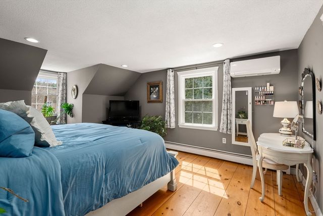 55 Brookfield Rd, Brimfield, MA 01010