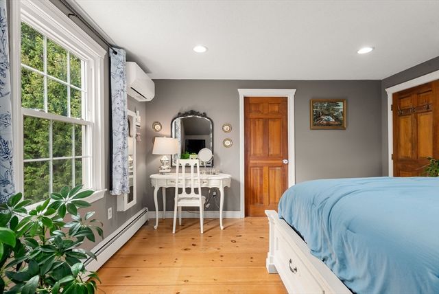 55 Brookfield Rd, Brimfield, MA 01010