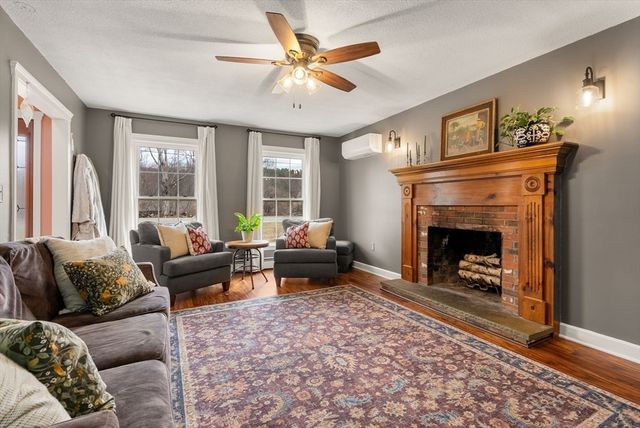 55 Brookfield Rd, Brimfield, MA 01010