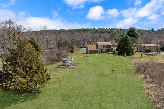 55 Brookfield Rd, Brimfield, MA 01010