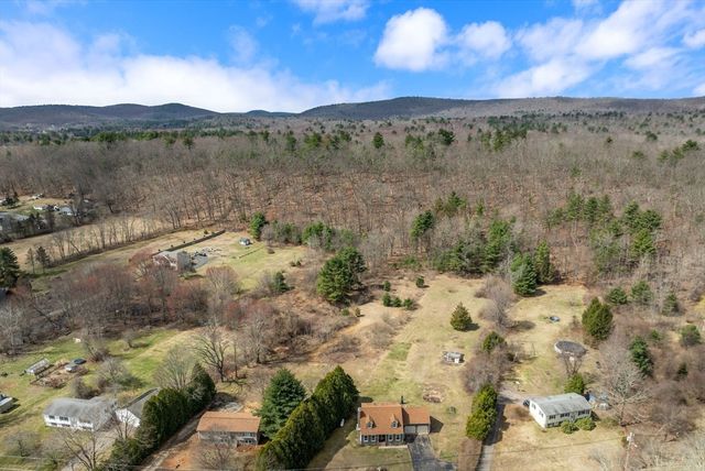 55 Brookfield Rd, Brimfield, MA 01010