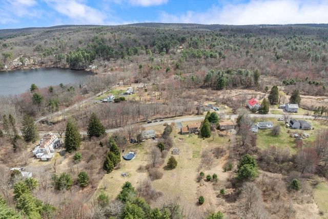 55 Brookfield Rd, Brimfield, MA 01010