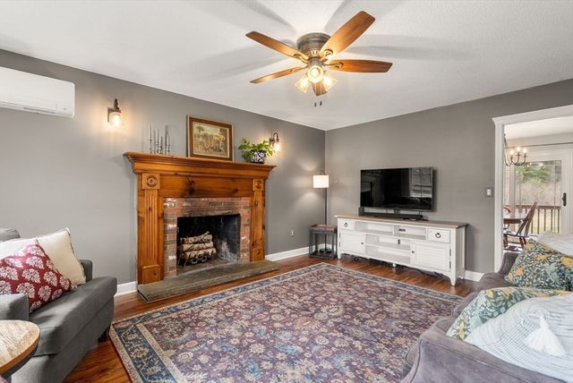 55 Brookfield Rd, Brimfield, MA 01010