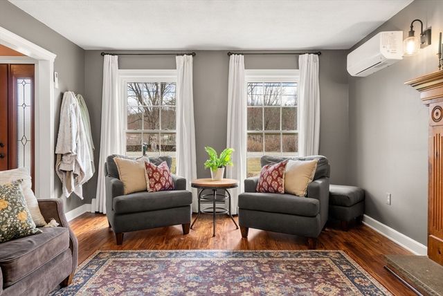 55 Brookfield Rd, Brimfield, MA 01010