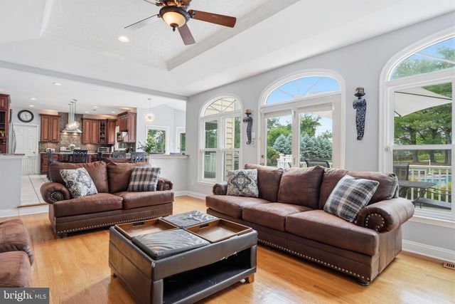 102 WHISPER WOOD CT, Newtown, PA 18940
