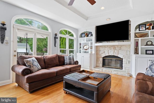102 WHISPER WOOD CT, Newtown, PA 18940