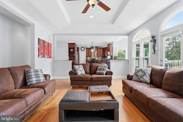 102 WHISPER WOOD CT, Newtown, PA 18940