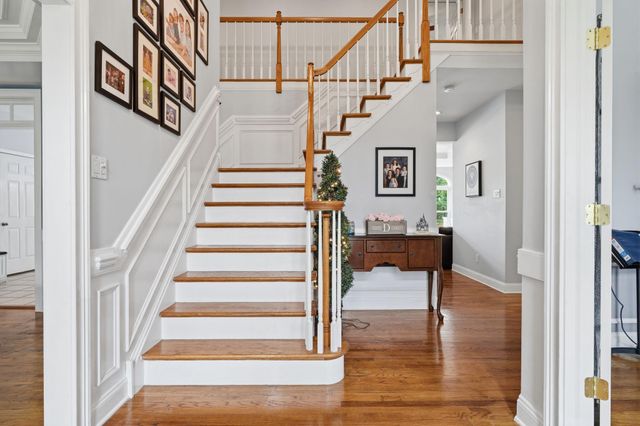 102 WHISPER WOOD CT, Newtown, PA 18940