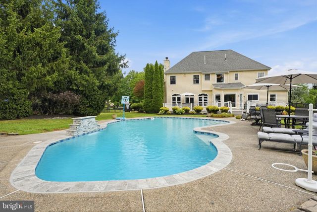 102 WHISPER WOOD CT, Newtown, PA 18940