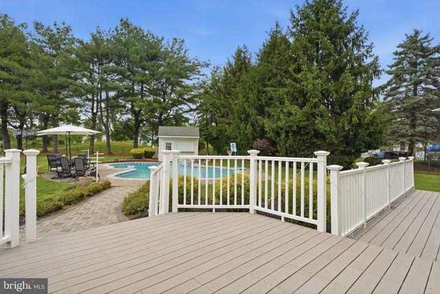 102 WHISPER WOOD CT, Newtown, PA 18940