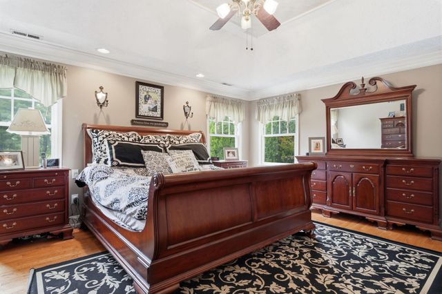 102 WHISPER WOOD CT, Newtown, PA 18940
