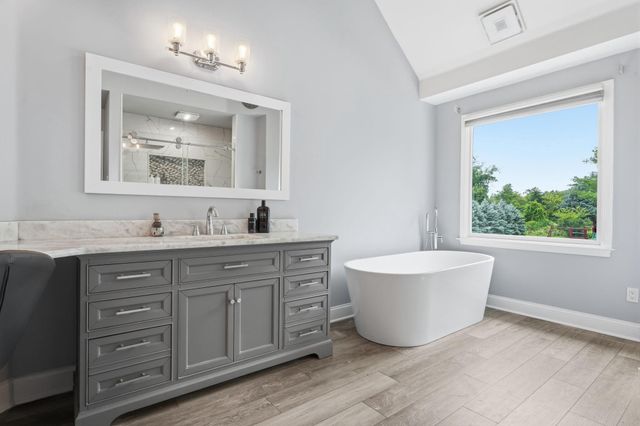 102 WHISPER WOOD CT, Newtown, PA 18940