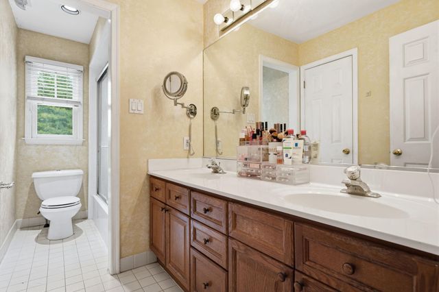 102 WHISPER WOOD CT, Newtown, PA 18940