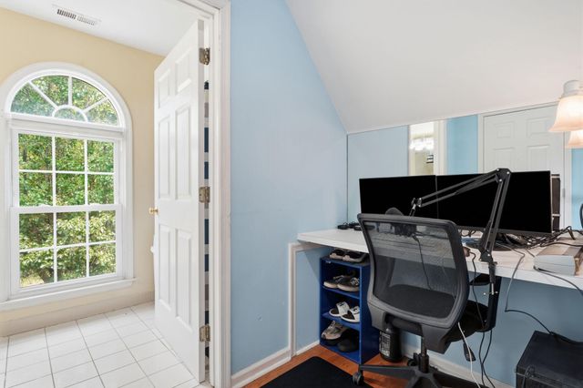 102 WHISPER WOOD CT, Newtown, PA 18940