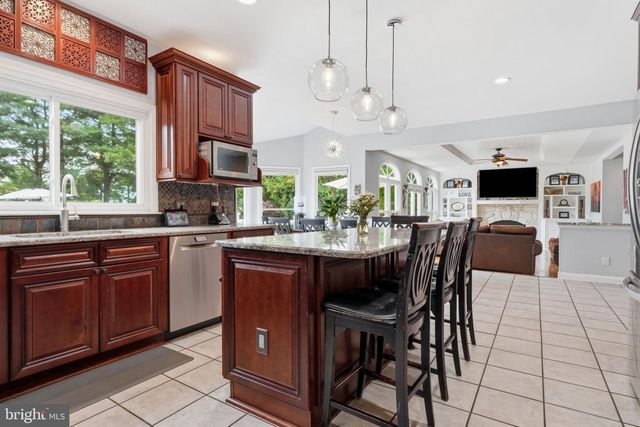 102 WHISPER WOOD CT, Newtown, PA 18940