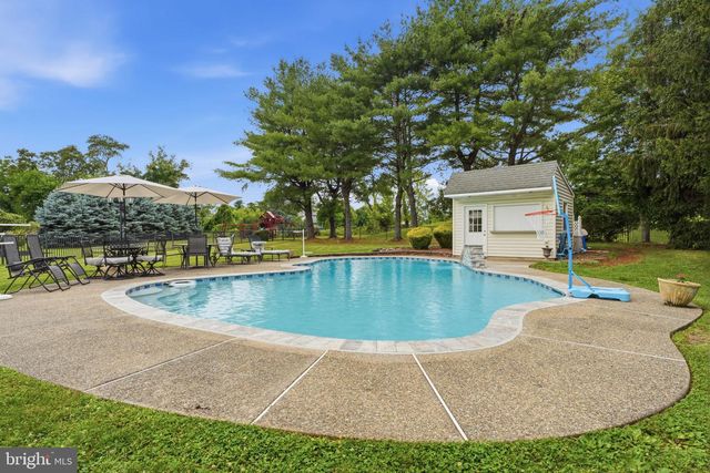 102 WHISPER WOOD CT, Newtown, PA 18940