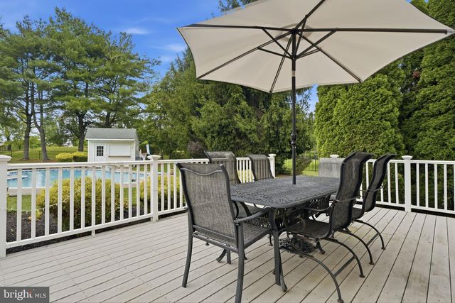 102 WHISPER WOOD CT, Newtown, PA 18940