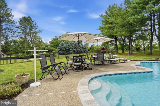 102 WHISPER WOOD CT, Newtown, PA 18940