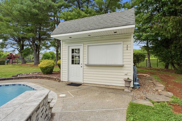 102 WHISPER WOOD CT, Newtown, PA 18940