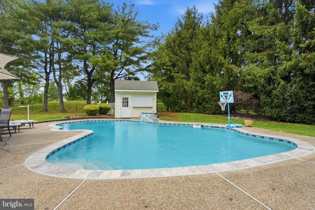 102 WHISPER WOOD CT, Newtown, PA 18940