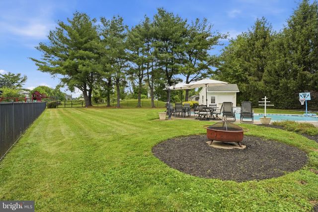 102 WHISPER WOOD CT, Newtown, PA 18940
