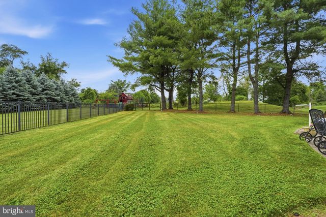 102 WHISPER WOOD CT, Newtown, PA 18940