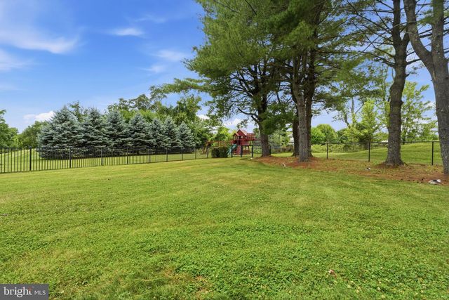 102 WHISPER WOOD CT, Newtown, PA 18940