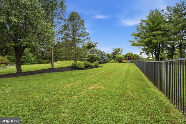 102 WHISPER WOOD CT, Newtown, PA 18940