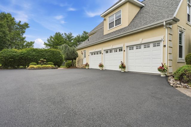 102 WHISPER WOOD CT, Newtown, PA 18940