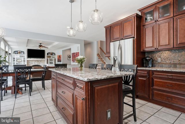 102 WHISPER WOOD CT, Newtown, PA 18940
